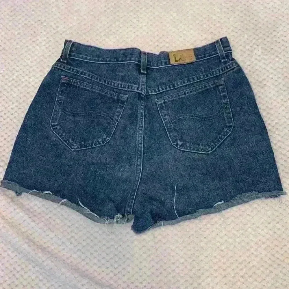 Lee dark wash high waisted short sz 32 summer cutoffs frayed casual 90s vintage - Picture 6 of 7